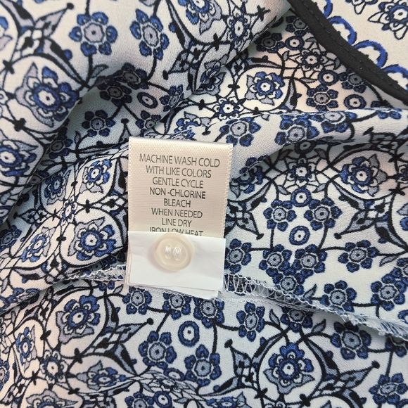 Max Studio Blue And White Floral Plus Size Blouse 1X - Picture 10 of 10